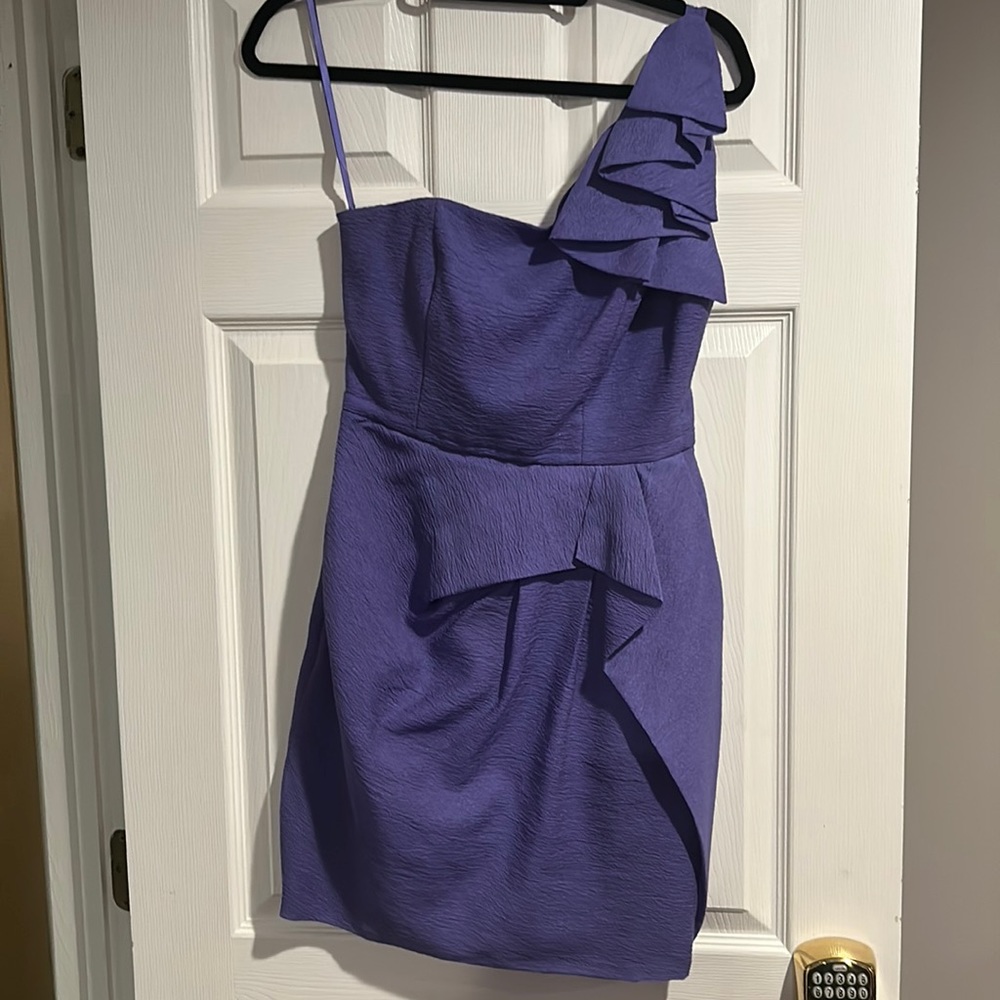 Like new size 4 bcbg cocktail dress